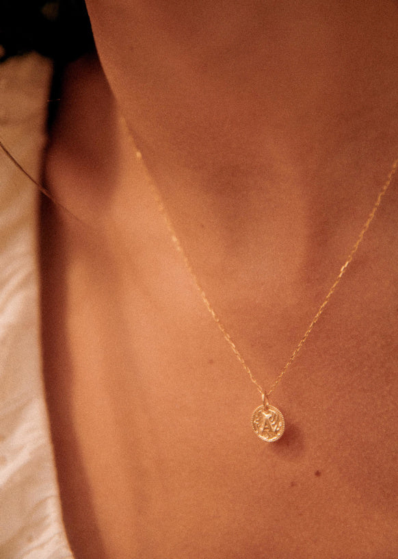 Sara Pendant - 9-carat gold - Letters A to H