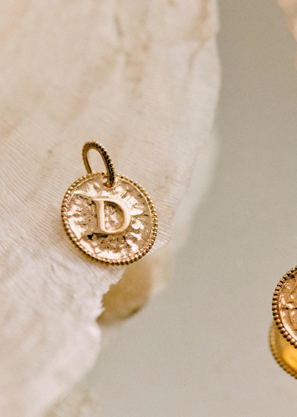 Sara Pendant - 9-carat gold - Letters A to H